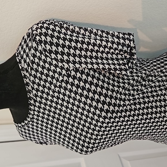 Modcloth Mesh Top - Picture 3 of 7